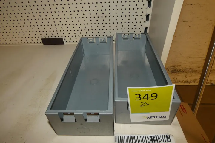 2x Abdeckkasten verz. 300x300x110
